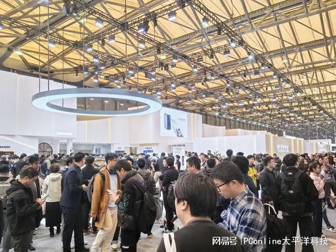 华为智能门锁闪耀AWE 2025引领智慧安防新潮流