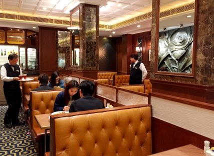 内地男不满香港餐厅“收费潜规则”！